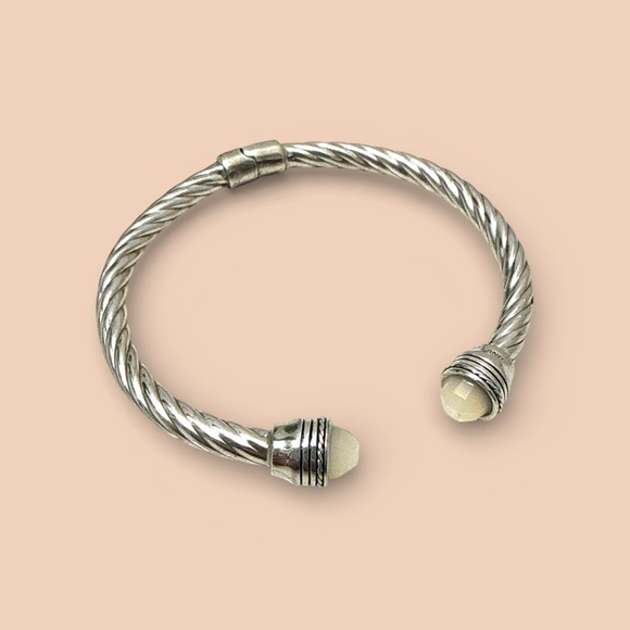 Jewelry - .925 Silver Twisted Open Cuff Bracelet with Mother of Pearl Stone